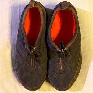 Lands End quilted brown women’s shoes size 7.5